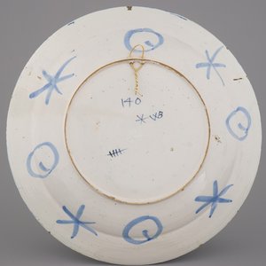 Zeer fijne grote blauw en witte Delftse chinoiserie schotel, laat 17e eeuw — foto 2