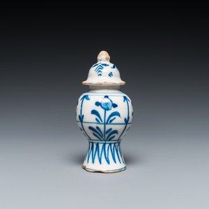 Zes blauw-witte Delftse vazen, 17/18e eeuw — foto 11