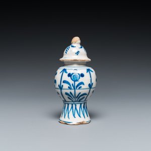 Zes blauw-witte Delftse vazen, 17/18e eeuw — foto 12