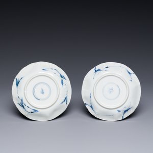 Zes Chinese blauw-witte bloemvormige 'sanduo' koppen en schotels, lingzhi merk, Kangxi — foto 5