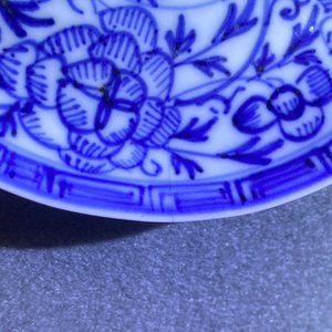Zes Chinese blauw-witte (deksel-)koppen en schotels, Kangxi — foto 17