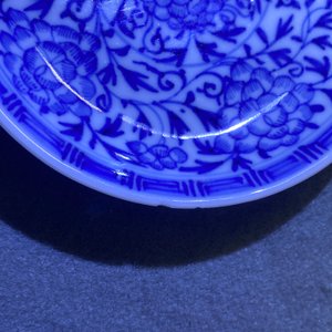 Zes Chinese blauw-witte (deksel-)koppen en schotels, Kangxi — foto 19