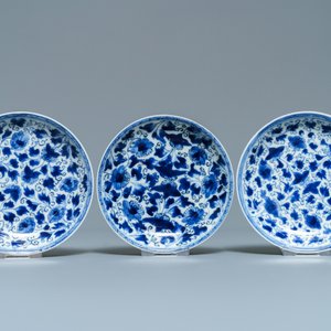 Zes Chinese blauw-witte (deksel-)koppen en schotels, Kangxi — foto 2
