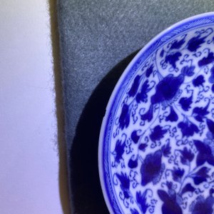Zes Chinese blauw-witte (deksel-)koppen en schotels, Kangxi — foto 24