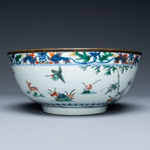 Zes Chinese blauw-witte en famille rose borden en een famille verte kom, Kangxi/Qianlong — foto 3