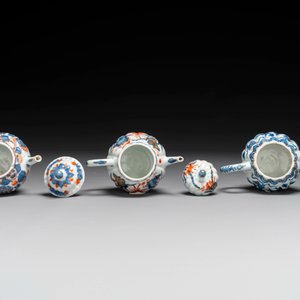 Zes Chinese blauw-witte en Imari-stijl theepotten, Kangxi/Yongzheng — foto 8