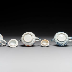Zes Chinese blauw-witte en Imari-stijl theepotten, Kangxi/Yongzheng — foto 9