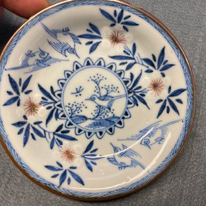 Zes Chinese blauw-witte en koperrode koppen en schotels, Kangxi — foto 19