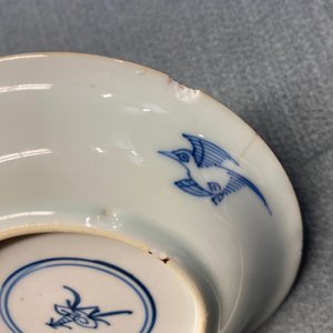 Zes Chinese blauw-witte en koperrode koppen en schotels, Kangxi — foto 20