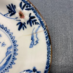 Zes Chinese blauw-witte en koperrode koppen en schotels, Kangxi — foto 25
