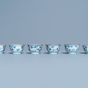 Zes Chinese blauw-witte en koperrode koppen en schotels, Kangxi — foto 4