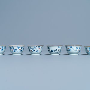 Zes Chinese blauw-witte en koperrode koppen en schotels, Kangxi — foto 5