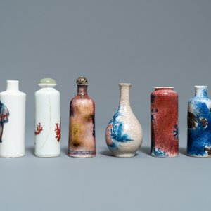 Zes Chinese blauw-witte en koperrode snuifflessen, 19/20e eeuw — foto 2