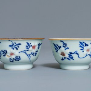 Zes Chinese blauw-witte en onderglazuur rode koppen en schotels met vogels en bloemen, Kangxi — foto 15