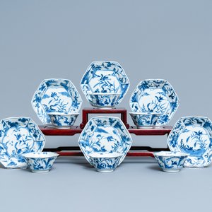 Zes Chinese blauw-witte hexagonale koppen en schotels, Kangxi — foto 1