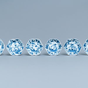 Zes Chinese blauw-witte hexagonale koppen en schotels, Kangxi — foto 2