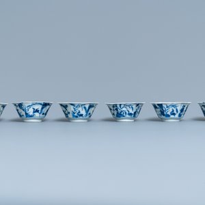 Zes Chinese blauw-witte hexagonale koppen en schotels, Kangxi — foto 4
