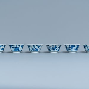 Zes Chinese blauw-witte hexagonale koppen en schotels, Kangxi — foto 7