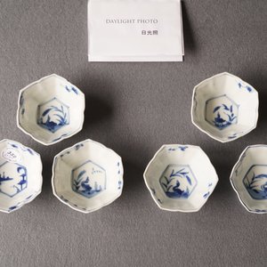 Zes Chinese blauw-witte hexagonale koppen en schotels, Kangxi — foto 10