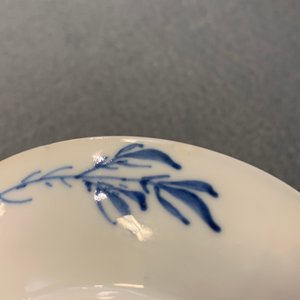 Zes Chinese blauw-witte koppen en acht schotels met ruiters te paard, Kangxi — foto 28