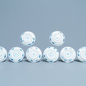 Zes Chinese blauw-witte koppen en acht schotels met ruiters te paard, Kangxi — foto 3