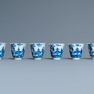 Zes Chinese blauw-witte koppen en schotels, 19e eeuw — foto 6