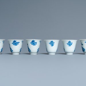 Zes Chinese blauw-witte koppen en schotels, 19e eeuw — foto 8