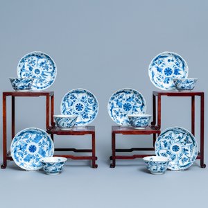 Zes Chinese blauw-witte koppen en schotels, Kangxi — foto 1
