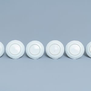 Zes Chinese blauw-witte koppen en schotels, Kangxi — foto 3