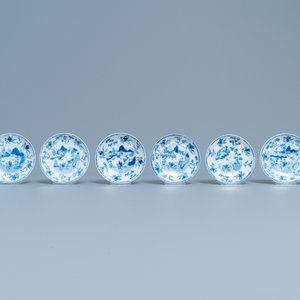 Zes Chinese blauw-witte koppen en schotels met ruiters te paard, Kangxi — foto 2