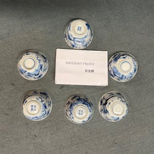 Zes Chinese blauw-witte koppen en schotels met ruiters te paard, Kangxi — foto 26