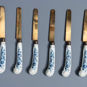 Zes Chinese blauw-witte mesheften met goudophoging, Qianlong — foto 1