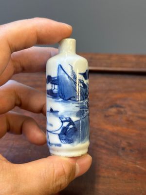Zes Chinese blauw-witte snuifflessen, 19de eeuw — foto 14