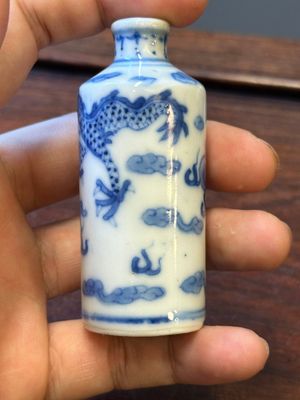 Zes Chinese blauw-witte snuifflessen, 19de eeuw — foto 34