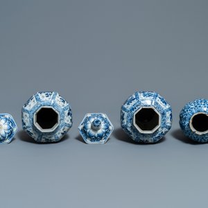 Zes Chinese blauw-witte vazen, Kangxi — foto 4
