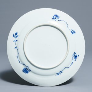 Zes Chinese blauwwitte borden met 'zotjes', Kangxi — foto 2