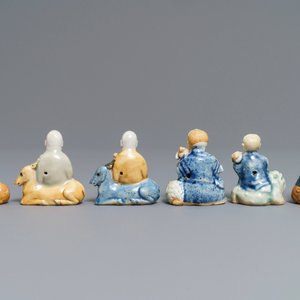Zes Chinese blauwwitte en celadon biscuit figuren, Qianlong — foto 3