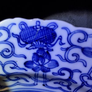 Zes Chinese blauwwitte schotels met 'Joosje te paard', Chenghua merk, Kangxi — foto 6