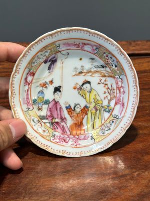 Zes Chinese Canton famille rose koppen en schotels en vier deksels met mandarijns decor, Qianlong — foto 1