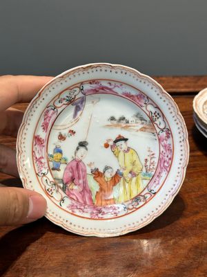 Zes Chinese Canton famille rose koppen en schotels en vier deksels met mandarijns decor, Qianlong — foto 7