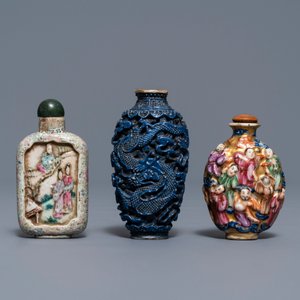 Zes Chinese famille rose, blanc de Chine en faux-lapis lazuli snuifflessen met reliëfdecor, 19/20e eeuw — foto 7