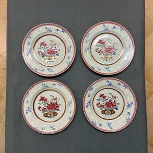 Zes Chinese famille rose borden en een paar blauw-witte, Kangxi/Qianlong — foto 6