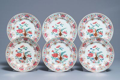 Zes Chinese famille rose borden met bloemen en kostbaarheden, Qianlong
