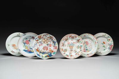 Zes Chinese famille rose borden met floraal decor, Qianlong