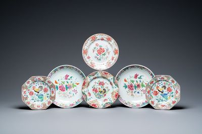 Zes Chinese famille rose borden met hanen en florale decors, Qianlong