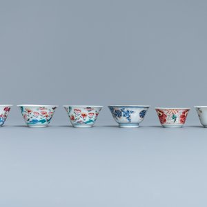 Zes Chinese famille rose en Imari-stijl koppen en schotels, Yongzheng/Qianlong — foto 5