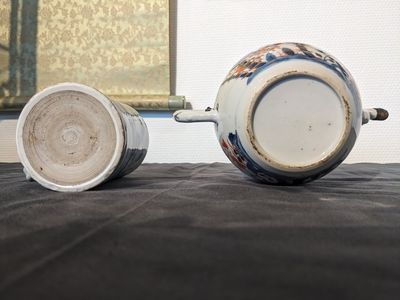 Zes Chinese famille rose koppen en schotels, een Imari-stijl theepot en een blauw-witte pul, Kangxi/Qianlong — foto 4