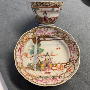 Zes Chinese famille rose koppen en schotels met mandarijns decor, Qianlong — foto 21