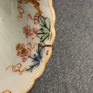 Zes Chinese famille rose lotus-gemouleerde koppen en schotels, Yongzheng — foto 12