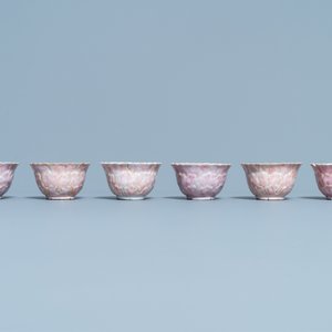 Zes Chinese famille rose lotus-gemouleerde koppen en schotels, Yongzheng — foto 7